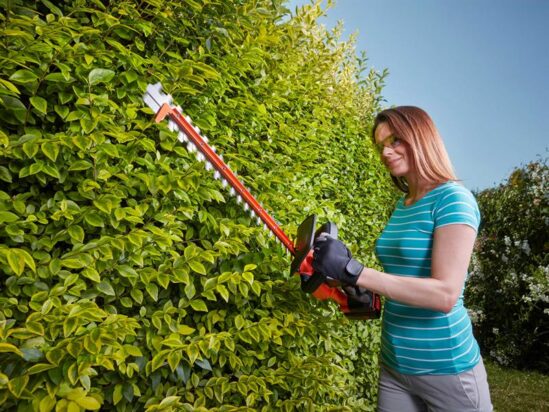 BCHTS3620L1 Hedge Trimmer with SAWBLADE™ 55cm 36V 1 x 2.0Ah Li-ion - Image 2