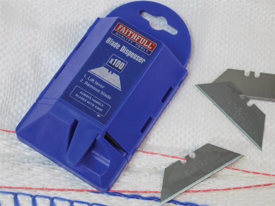 Heavy-Duty Trimming Knife Blades (Box 100) in safe storage dispenser - Image 2