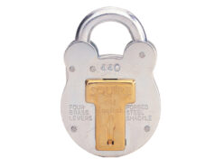 440KA Old English Padlock with Steel Case 51mm Keyed