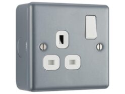 Metal Clad Switched Socket 1-Gang 13A