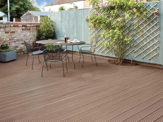 Ultimate Protection Decking Paint Chestnut 2.5 litre - Image 3